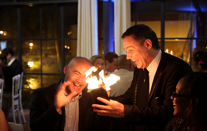 Magicien-close-up-soirée-privée